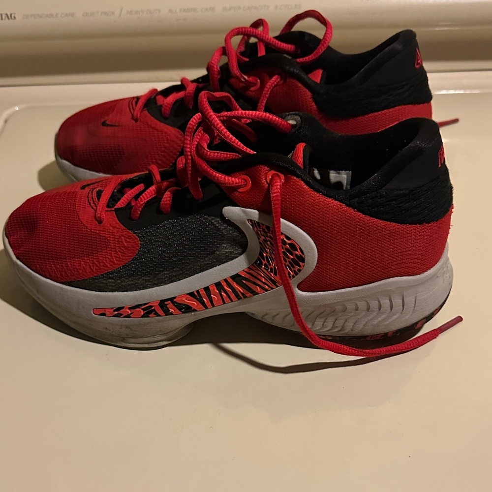 Nike Zoom Freak 4 GS Safari Basketball 7Y